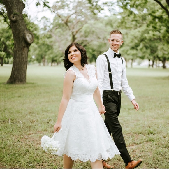 Dresses & Skirts - Beautiful White lace wedding dress
